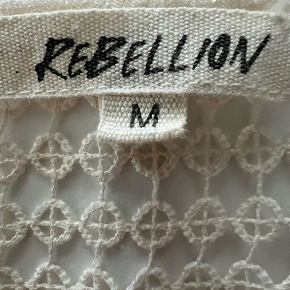 REBELLION LACE T-BACK TOP COLOR CREAM SIZE M BUST 17” LENGTH 21.5”. - Picture 5 of 11